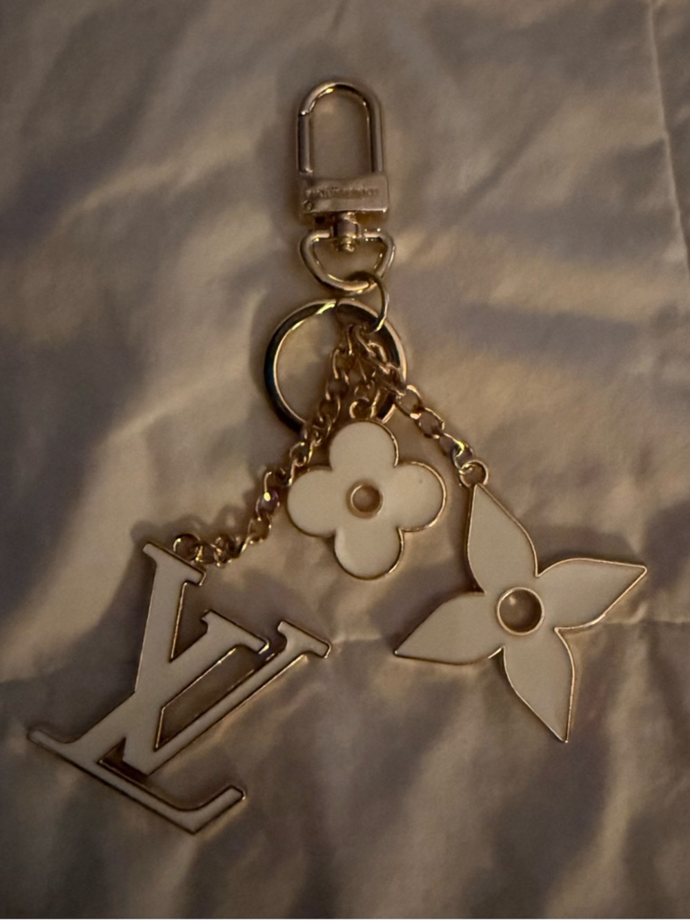 Fashionable White Keychain/Bag Charm